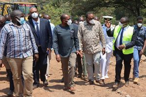 Uhuru commissions city slum hospitals