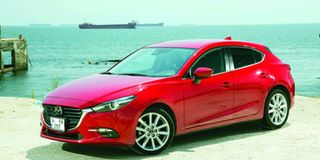 Mazda Axela.
