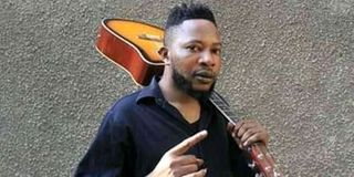 Rhumba guitarist Laptop