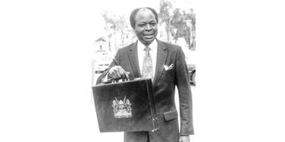 Mwai Kibaki.