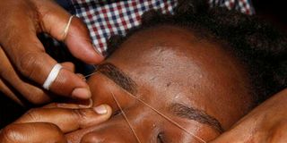 Threading technic for eye dressing.