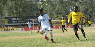 Bandari midfielder James Kinyanjui (left) vies with Tusker defender Daniel Sakari
