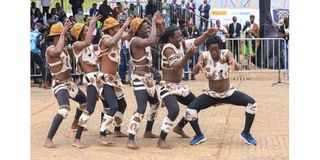 Traditional dancers entertain fans