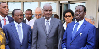 Raila Odinga (right), his running mate Kalonzo Musyoka (left) and AU Commission chairperson Moussa Faki Mahamat