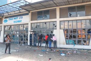 looting 